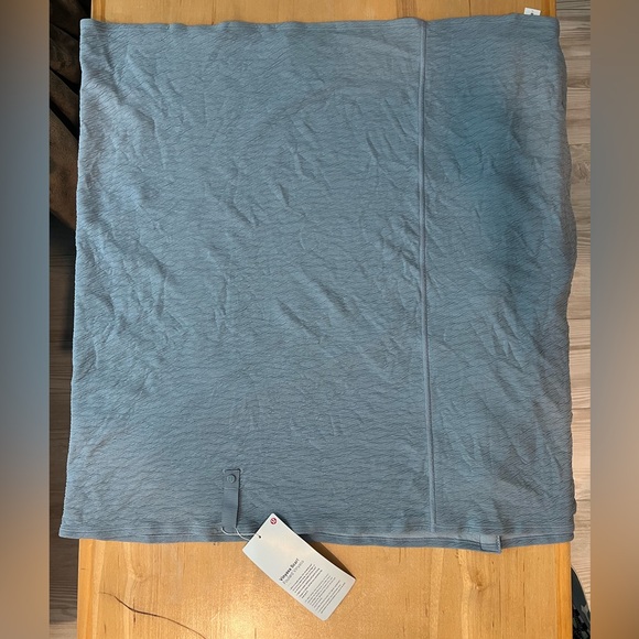 Lululemon Vinyasa Scarf *Crinkle Chambray, New with Tags - Picture 5 of 5
